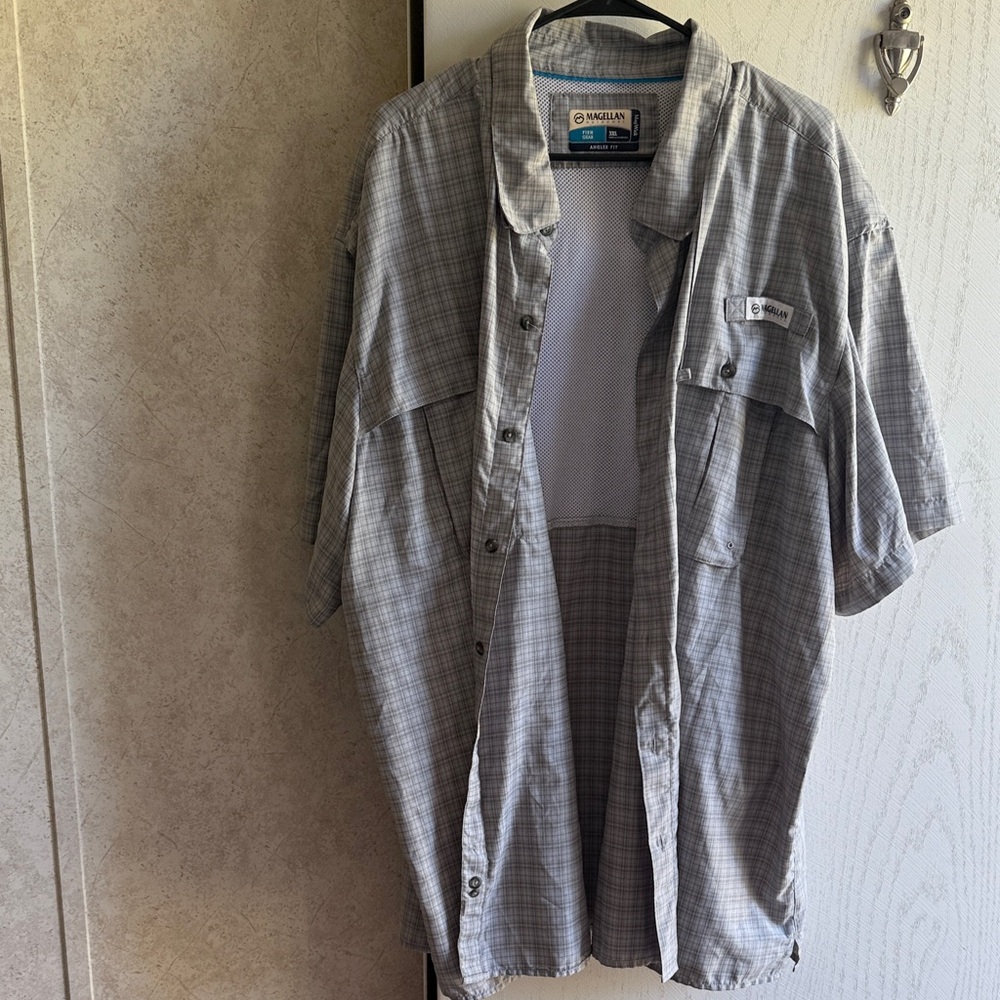 Magellan Outdoors Men's Gray Plaid Short Sleeve Jacket